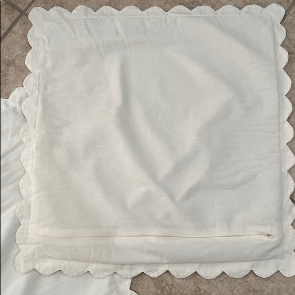 Zara Home Scalloped Pillow Covers - Picture 4 of 8